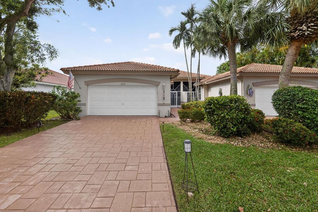Photo of 9572 N Crescent View Dr Drive N, Boynton Beach, FL 33437 (MLS # B26020788)