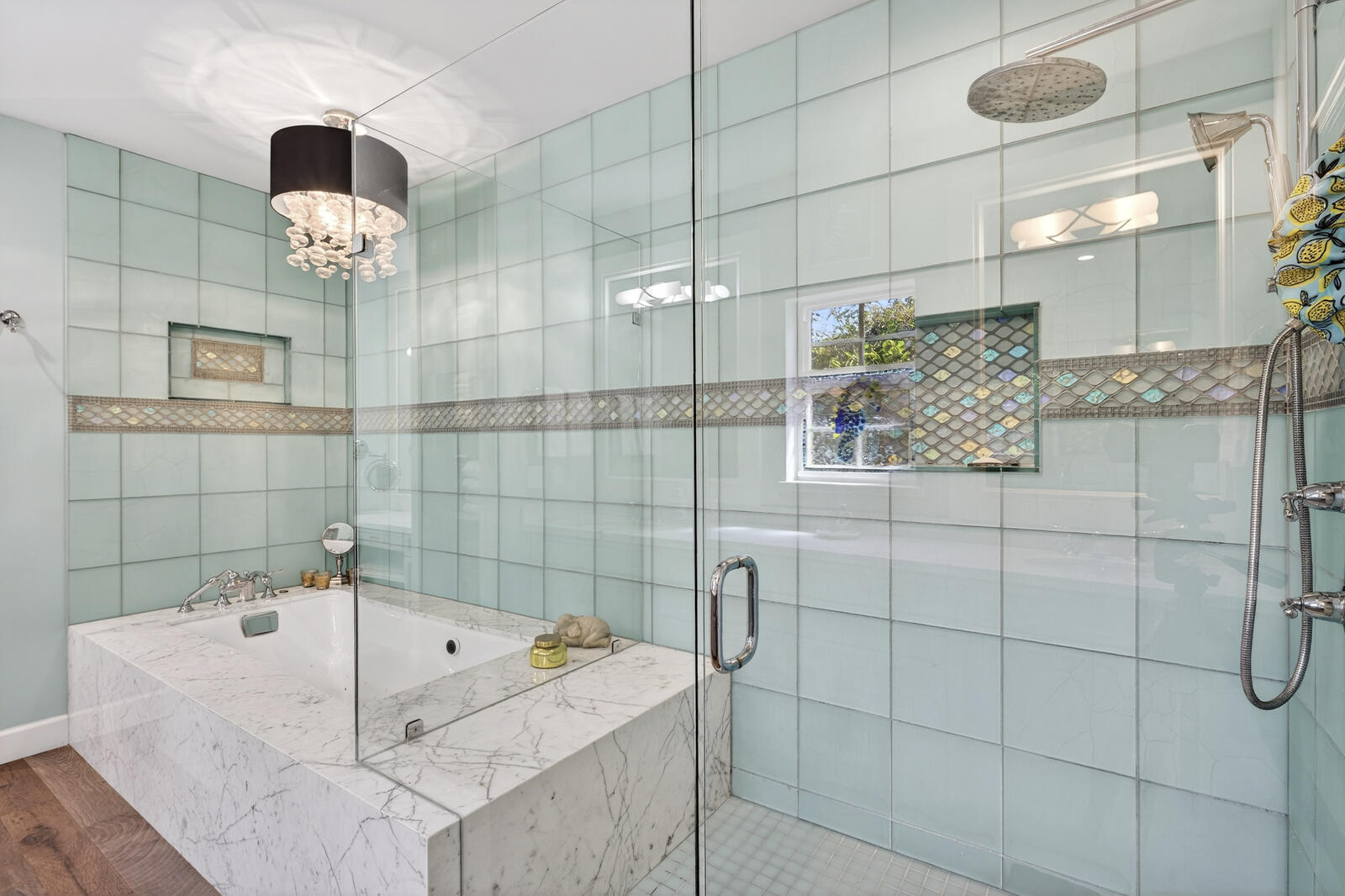 PEBBLE BAY ESTATES - Residential