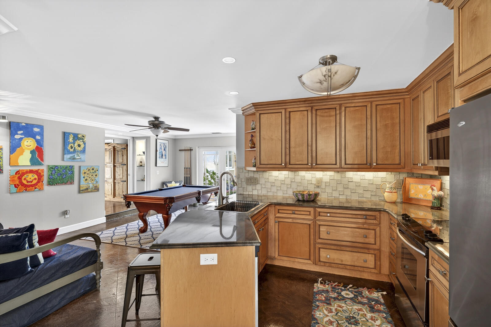 PEBBLE BAY ESTATES - Residential