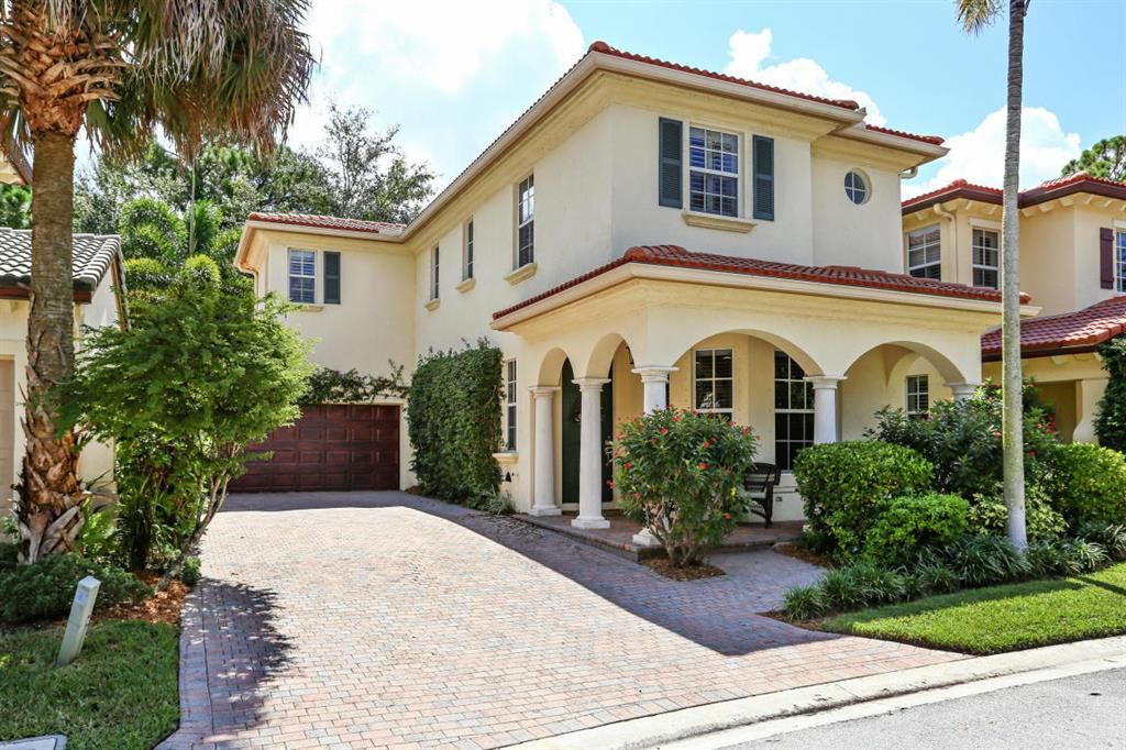 Photo of 408 Pumpkin Drive, Palm Beach Gardens, FL 33410 (MLS # R10699586)