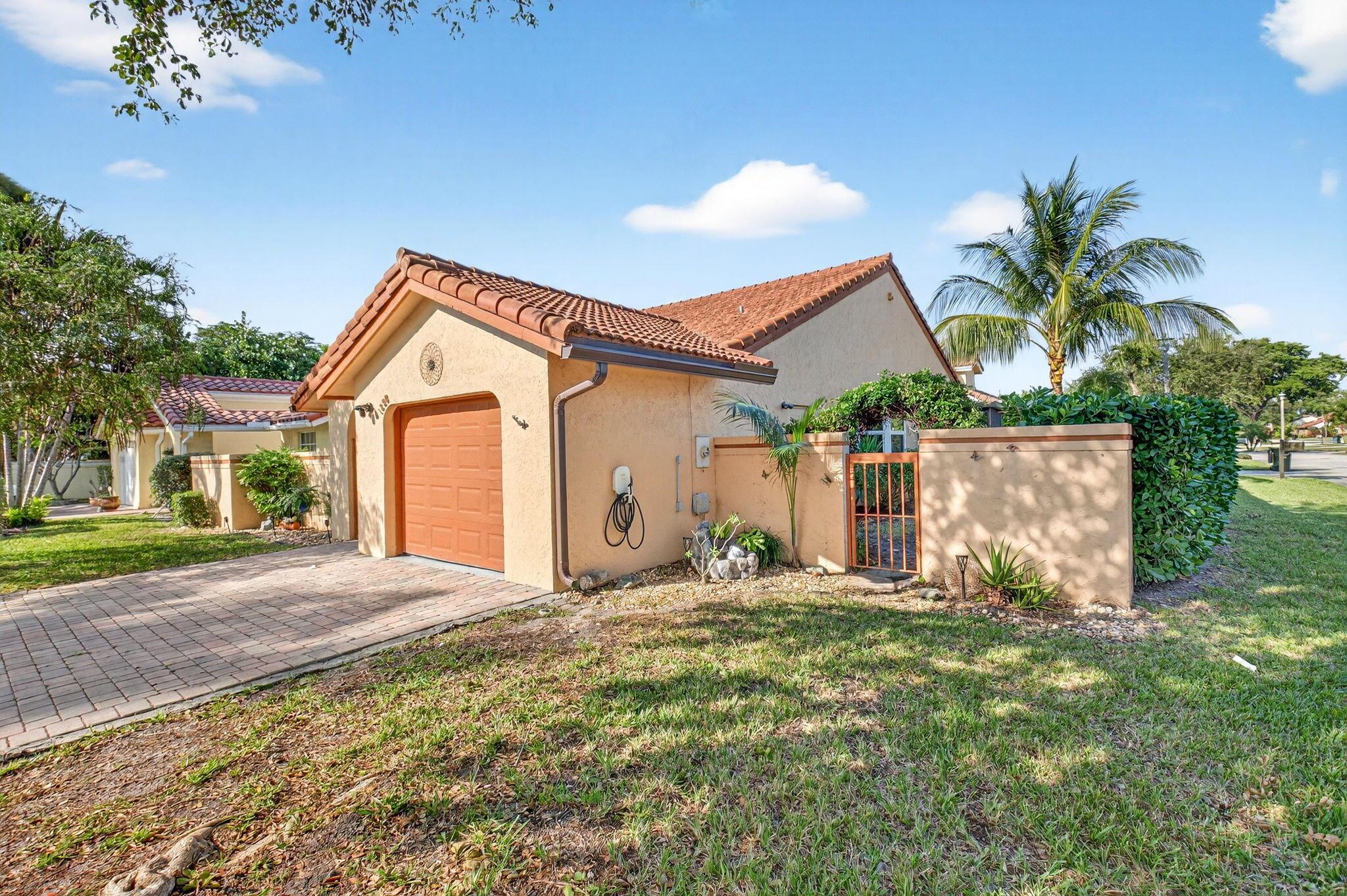 RAINBERRY LAKE - Residential