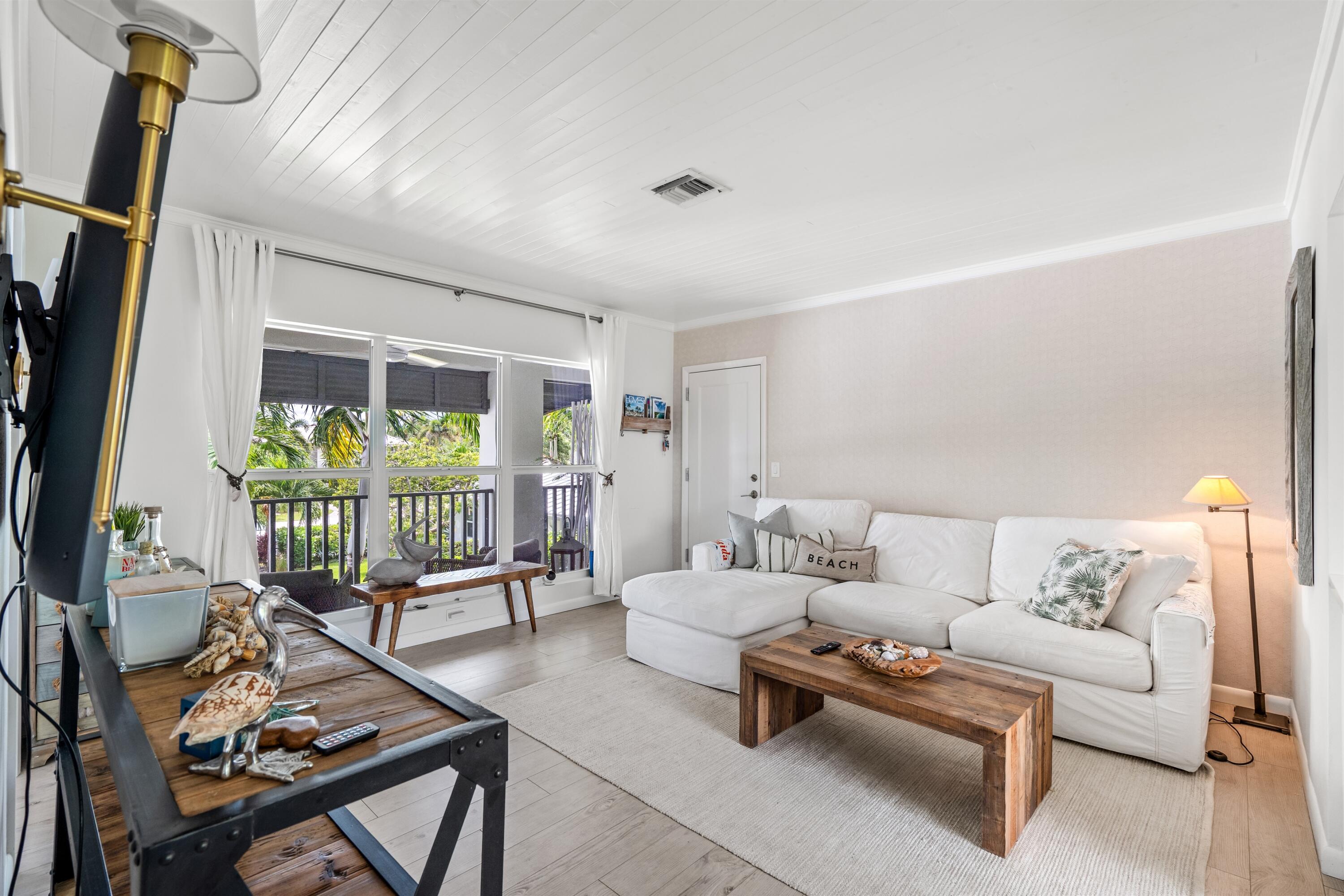 1025 CASUARINA Road 7