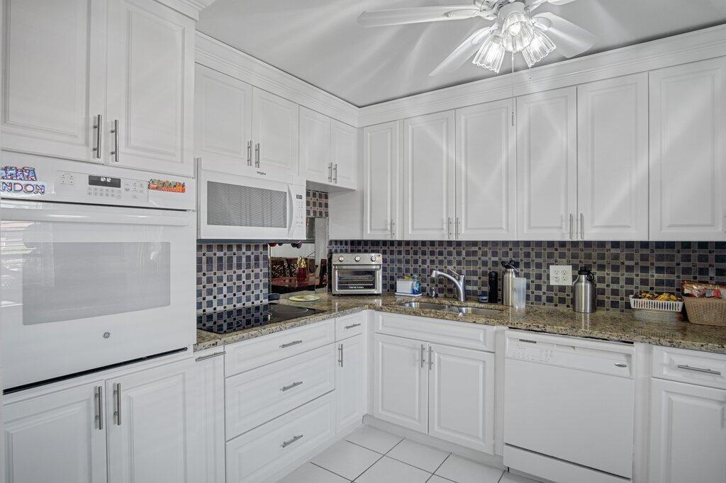 CRESTHAVEN TOWNHOMES SEC 4 CONDO - Residential