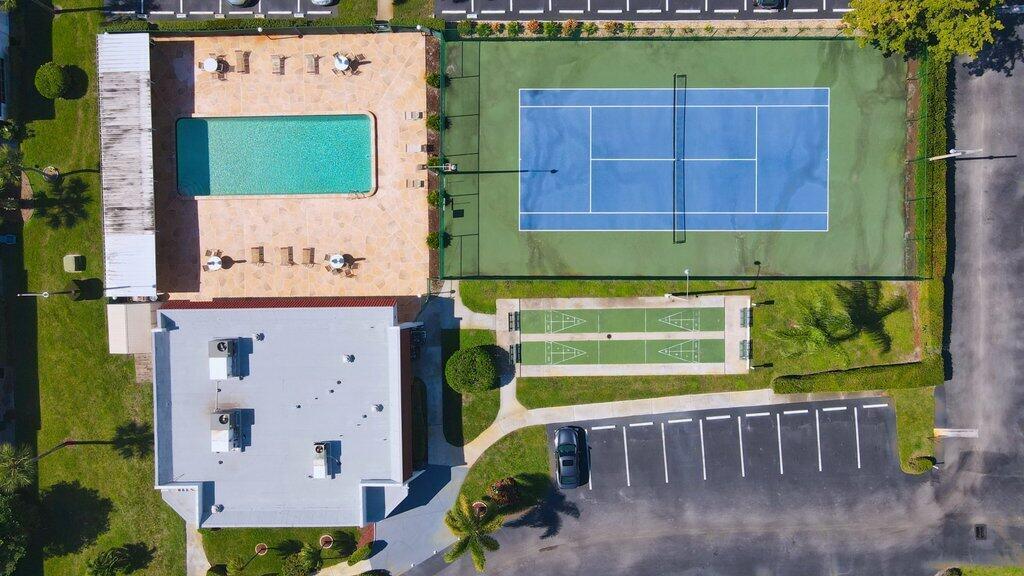 CRESTHAVEN TOWNHOMES SEC 4 CONDO - Residential