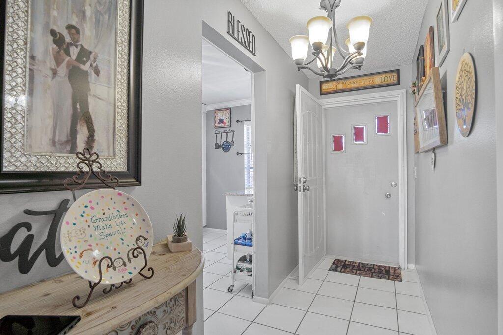 CRESTHAVEN TOWNHOMES SEC 4 CONDO - Residential
