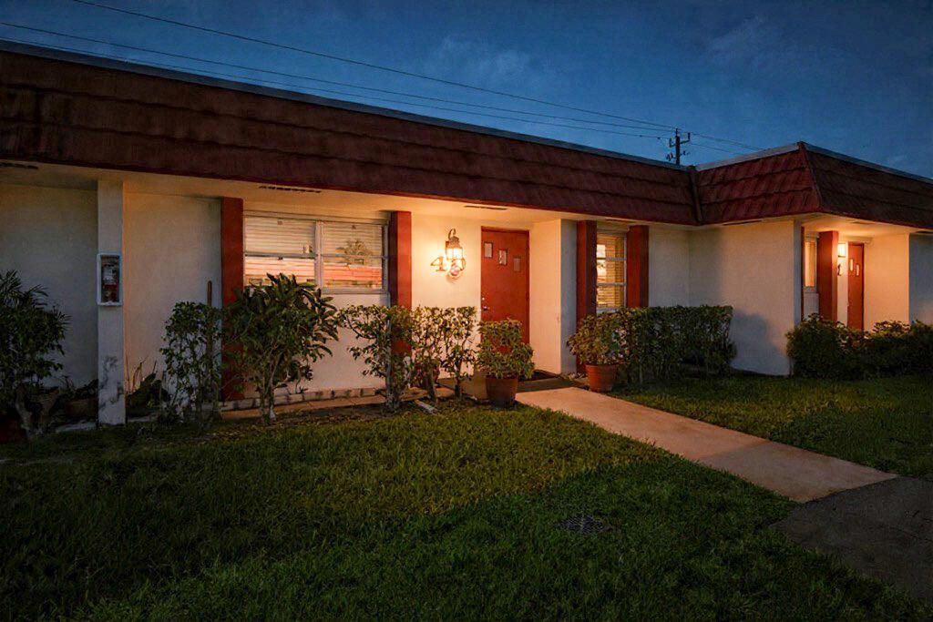 Photo of 5800 W Fernley Dr Drive W #40, Greenacres, FL 33415 (MLS # B26025090)