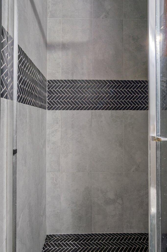 CRESTHAVEN TOWNHOMES SEC 4 CONDO - Residential