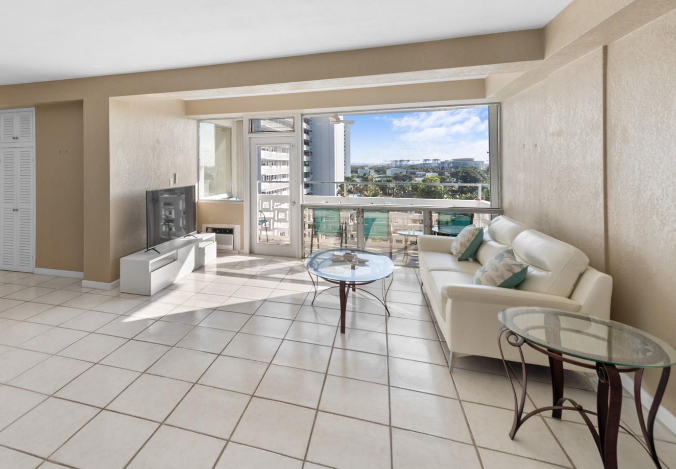 Breakwater Towers - Residential