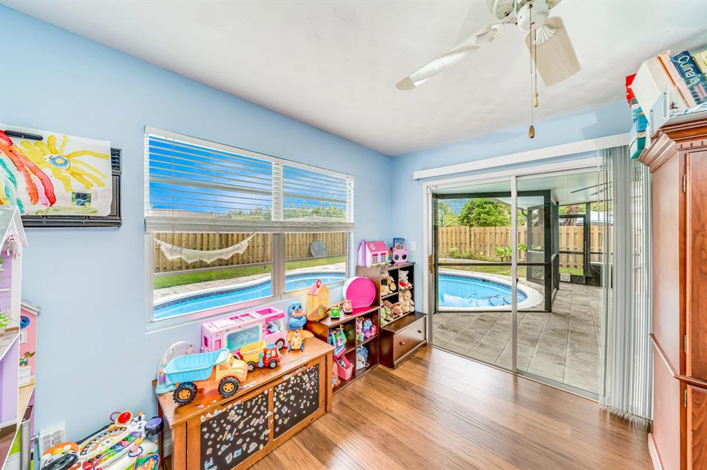 HOLIDAY CITY - Residential