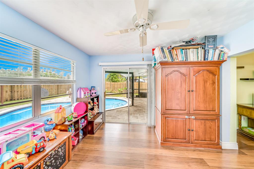 HOLIDAY CITY - Residential