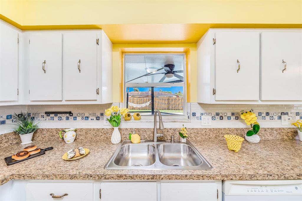 HOLIDAY CITY - Residential