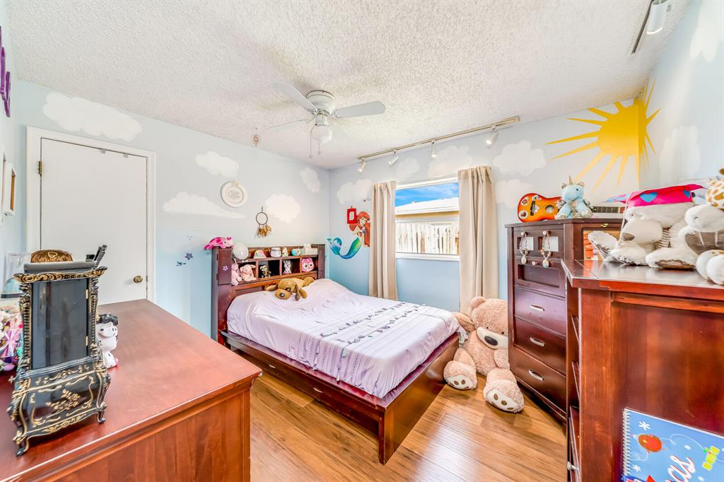 HOLIDAY CITY - Residential