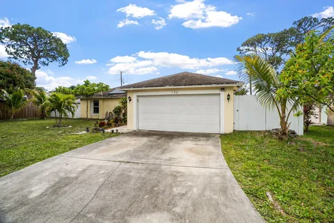 192 NE Caprona Ave, Port St Lucie, FL MLS: F10500313