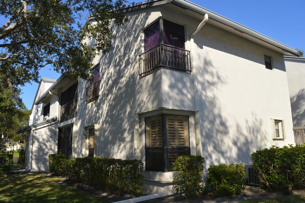 Photo of 3511 Cocoplum Circle, Coconut Creek, FL 33063 (MLS # B26034057)