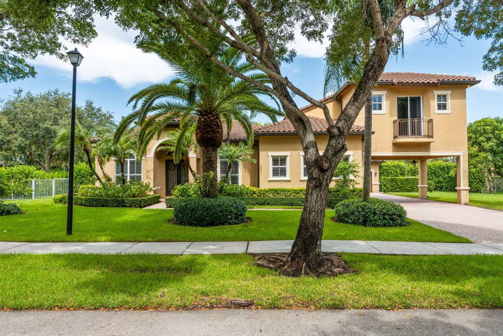 Photo of 3263 SW 138th Way, Davie, FL 33330 (MLS # B26048858)
