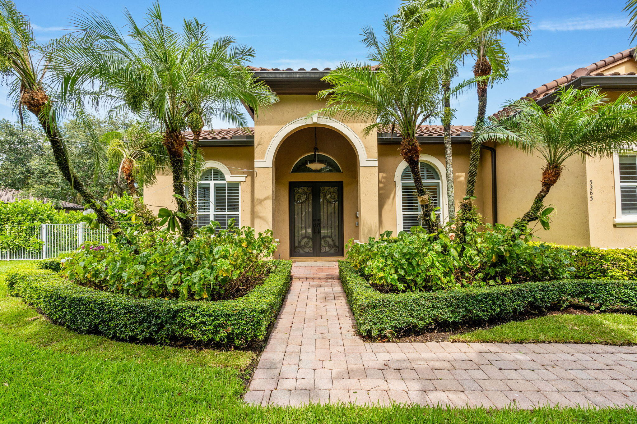 3263 SW 138th Way