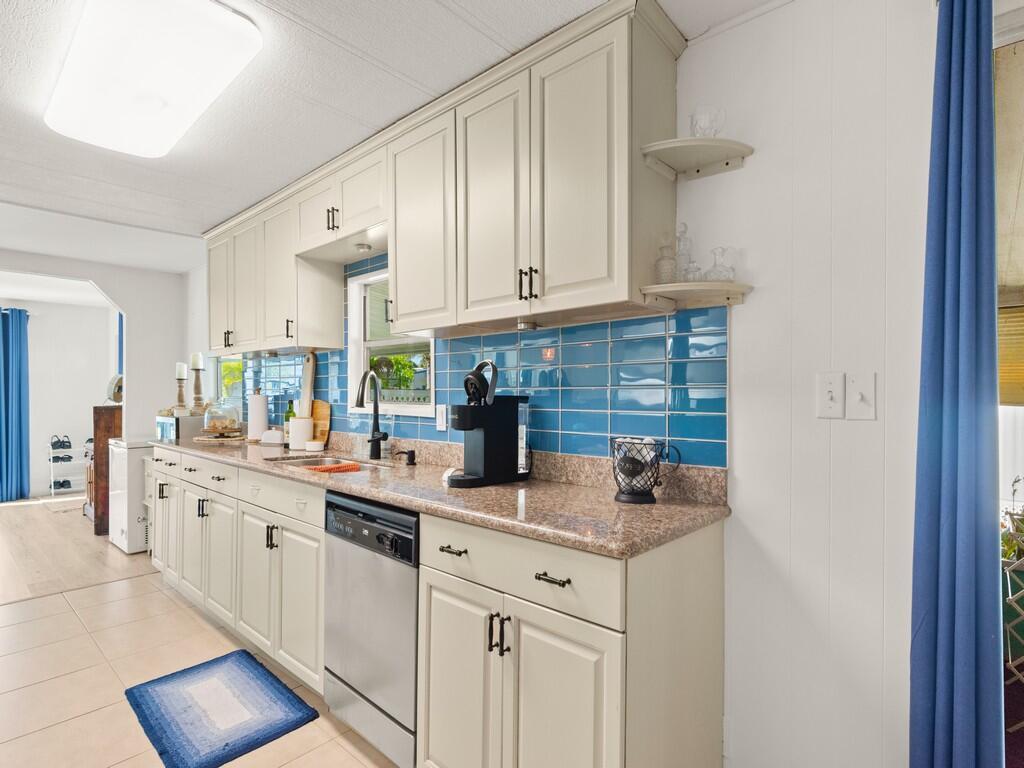 Spanish Lakes Riverfront - Residential