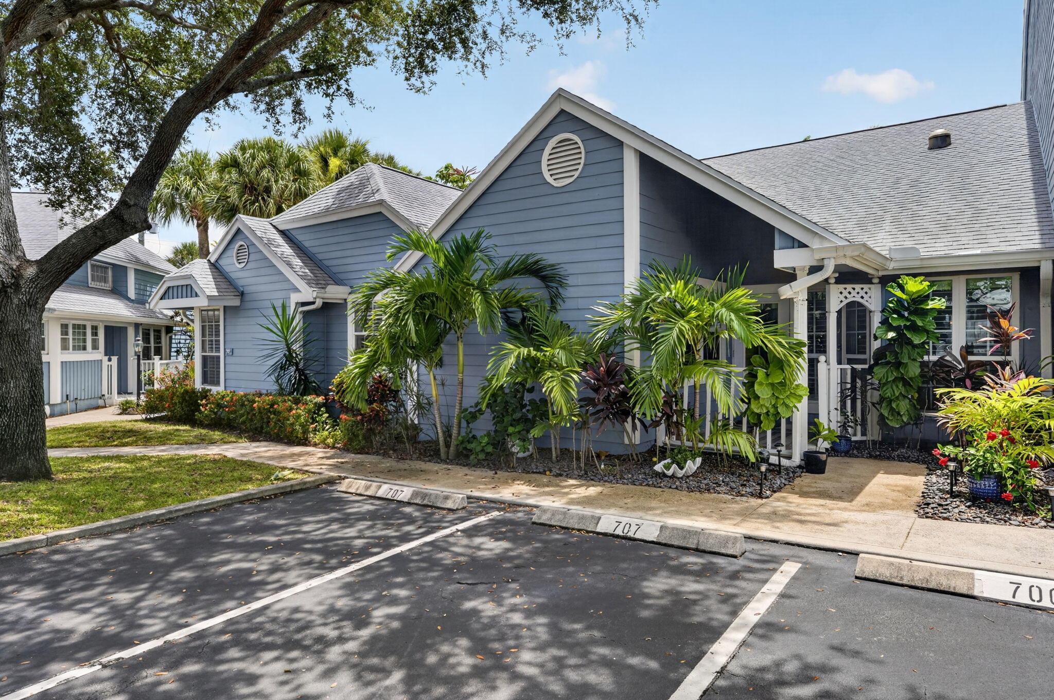 706 Ocean Dunes Circle