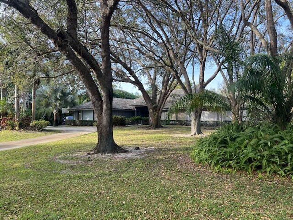 Photo of 5781 Whirlaway Road, Palm Beach Gardens, FL 33418 (MLS # R11054964)