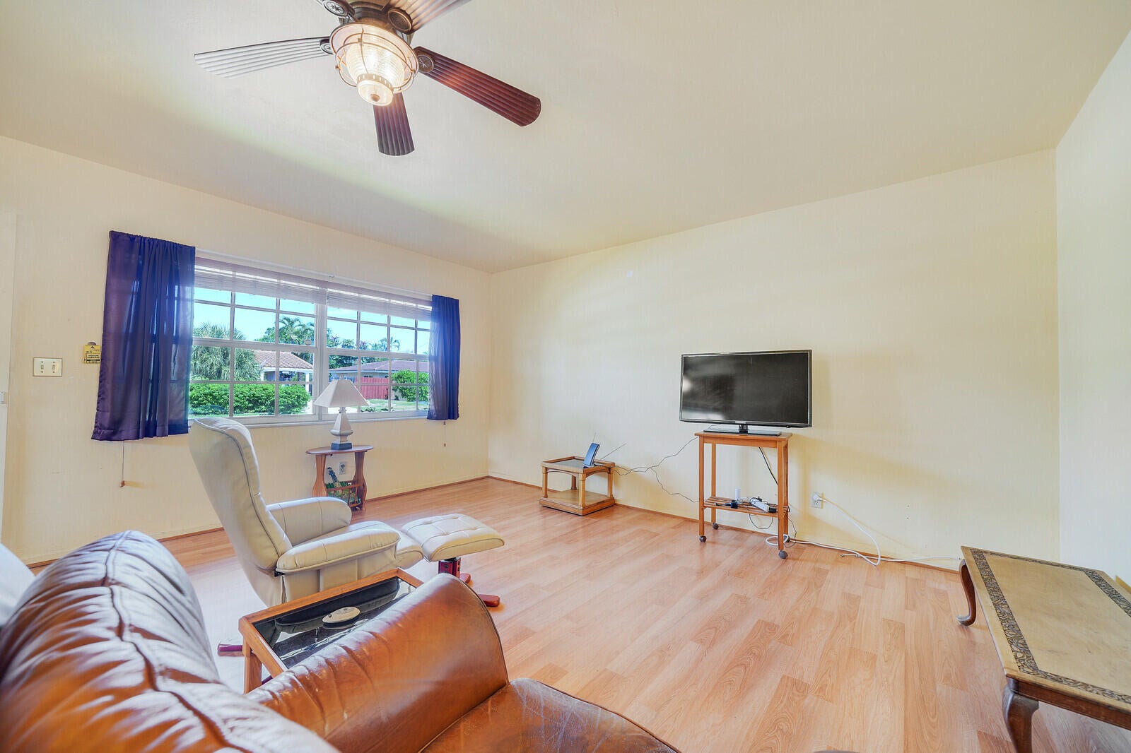 1990 NE 33RD Street 3