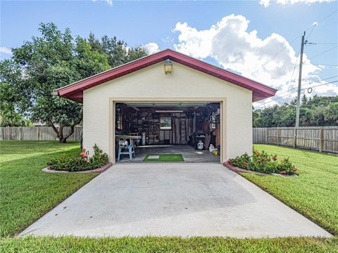 Tiny photo for 410 10TH Court, Vero Beach, FL 32962 (MLS # B26089644)
