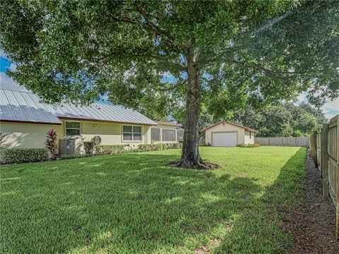 Tiny photo for 410 10TH Court, Vero Beach, FL 32962 (MLS # B26089644)