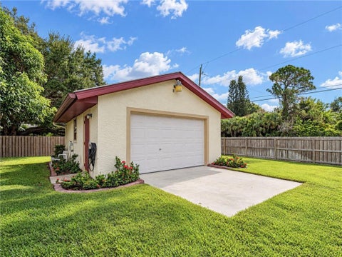 Tiny photo for 410 10TH Court, Vero Beach, FL 32962 (MLS # B26089644)