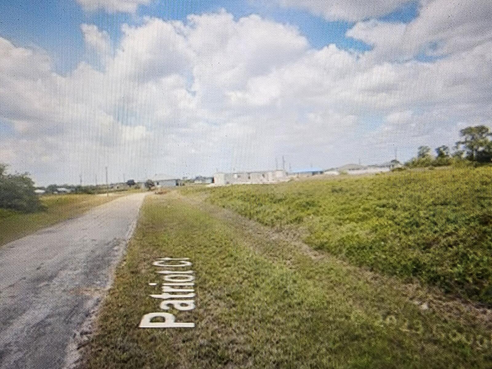 Port Labelle unit 7 - Land