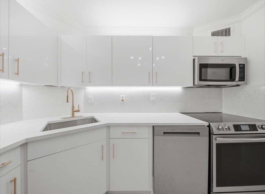 Photo of 3125 Oakland Shores Drive #B203, Oakland Park, FL 33309 (MLS # B26054151)