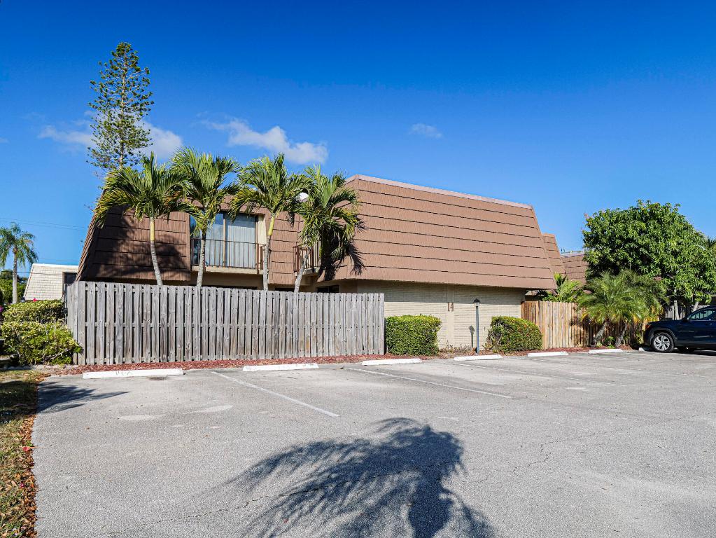 TROPIC GROVES VILLAS J - Residential