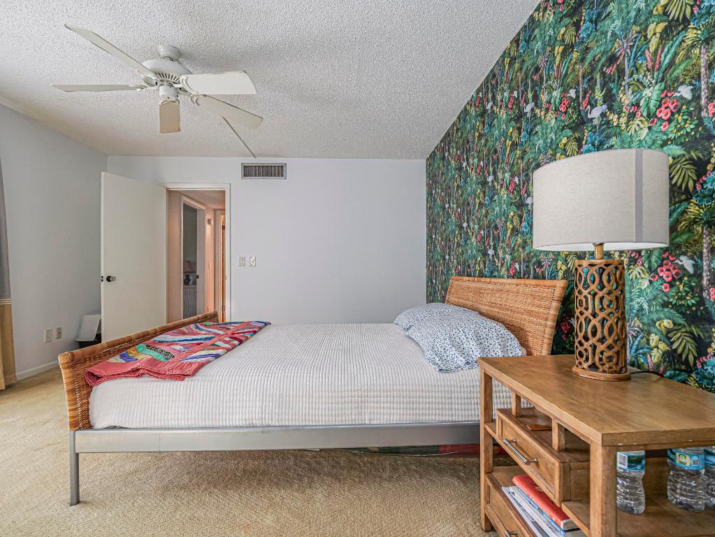 TROPIC GROVES VILLAS J - Residential