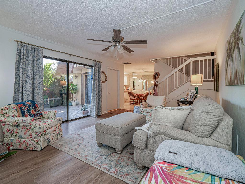 TROPIC GROVES VILLAS J - Residential