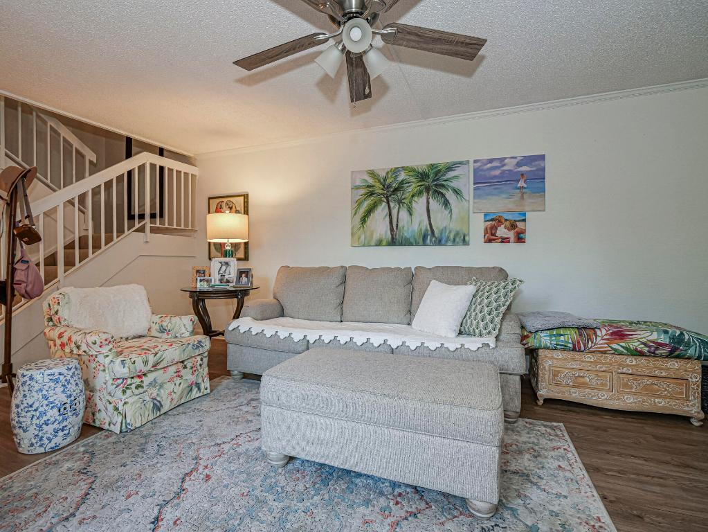 TROPIC GROVES VILLAS J - Residential