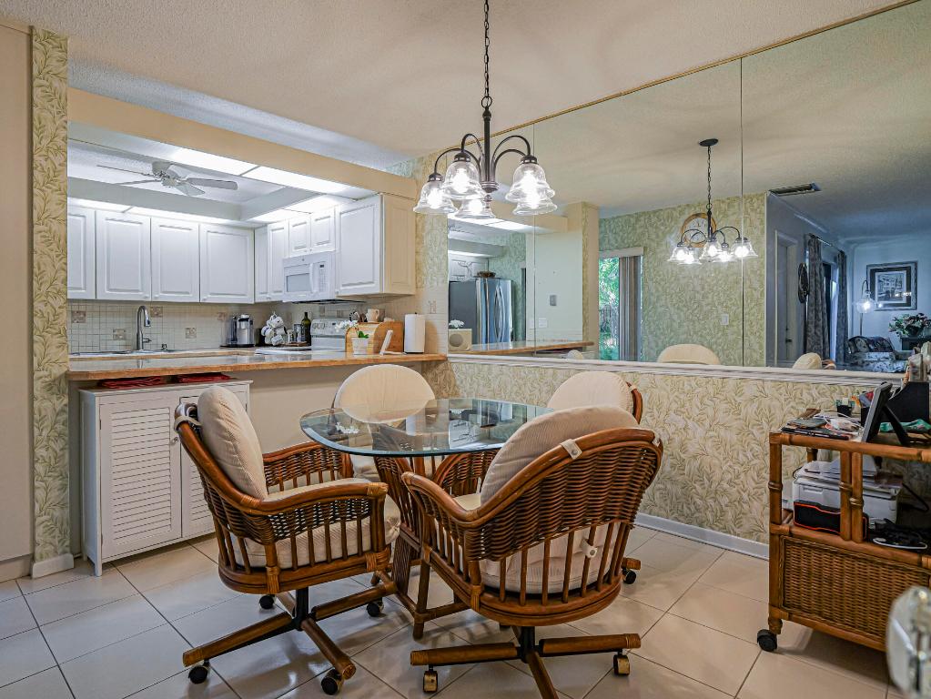 TROPIC GROVES VILLAS J - Residential