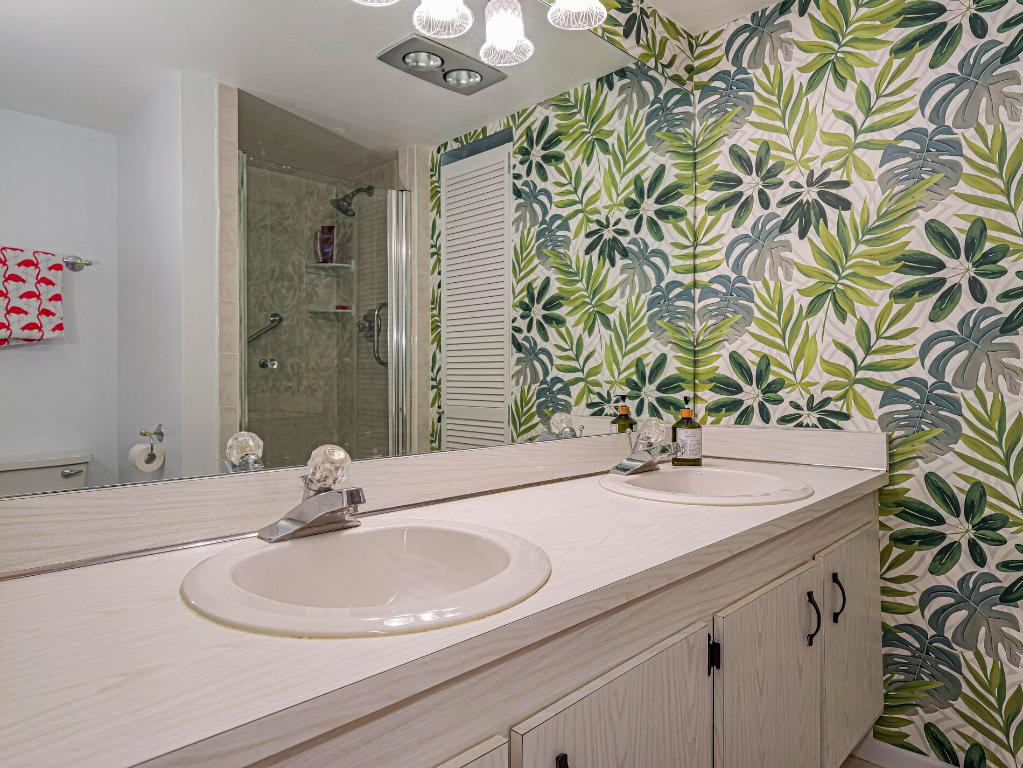 TROPIC GROVES VILLAS J - Residential