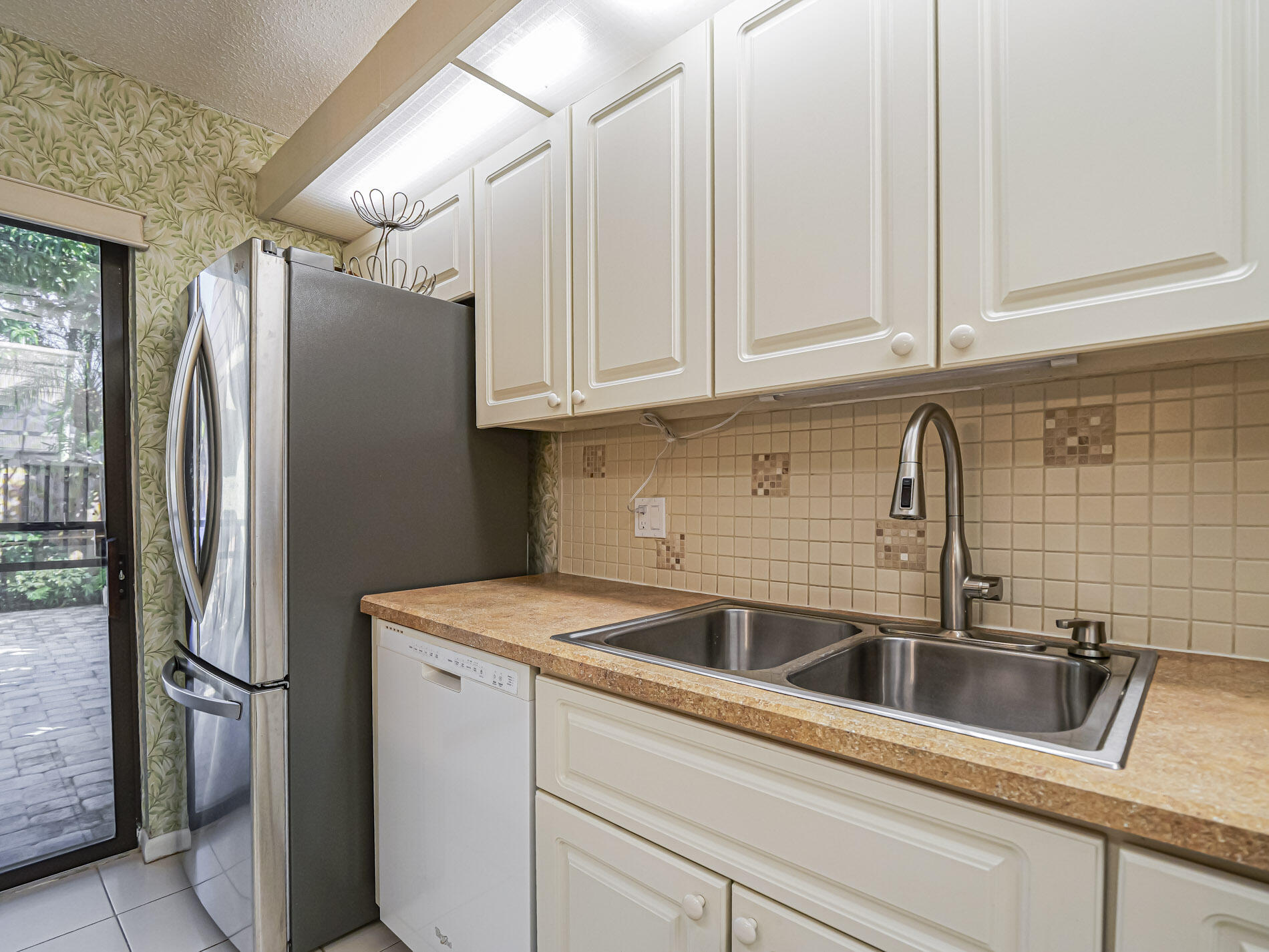 TROPIC GROVES VILLAS J - Residential