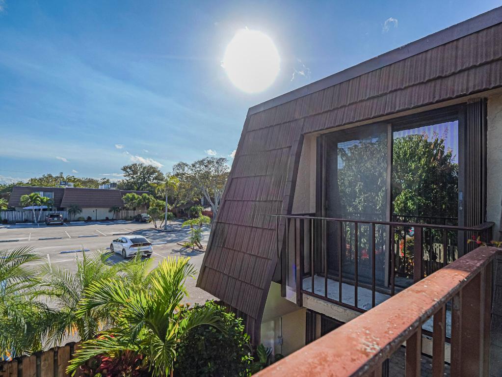 TROPIC GROVES VILLAS J - Residential