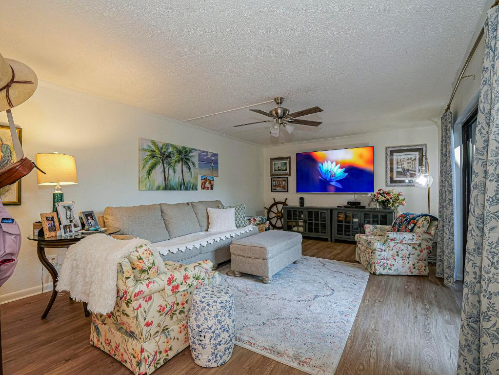 TROPIC GROVES VILLAS J - Residential