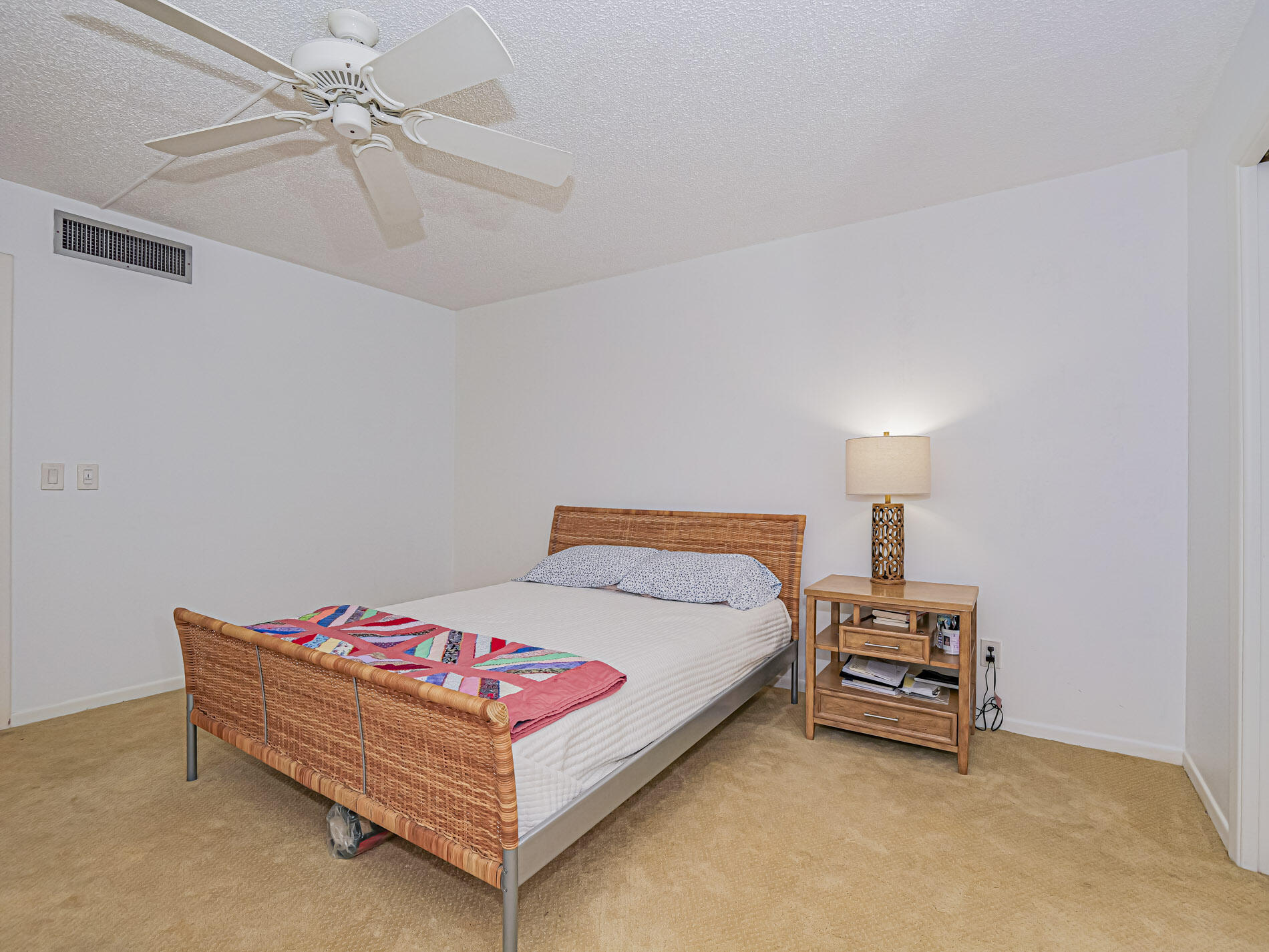 TROPIC GROVES VILLAS J - Residential