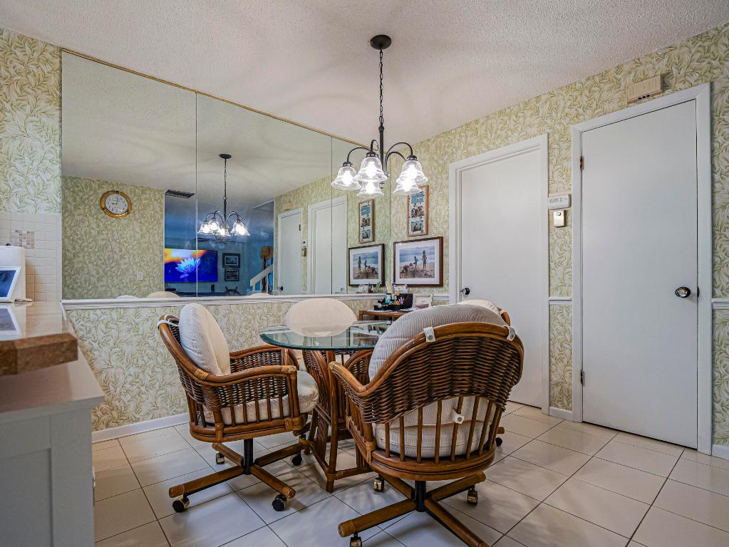 TROPIC GROVES VILLAS J - Residential