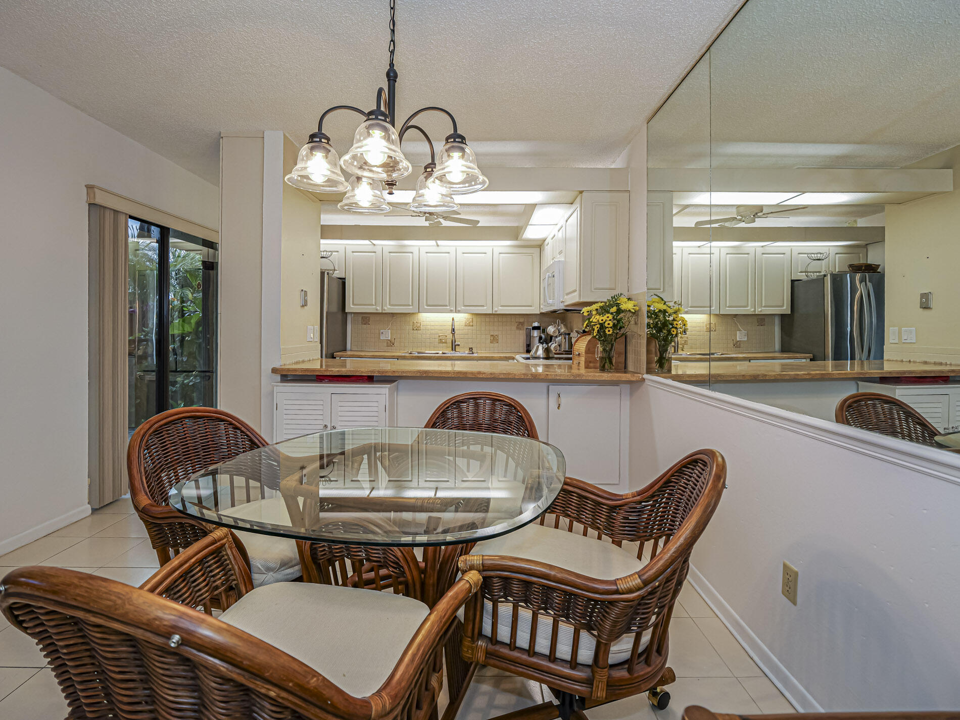 TROPIC GROVES VILLAS J - Residential