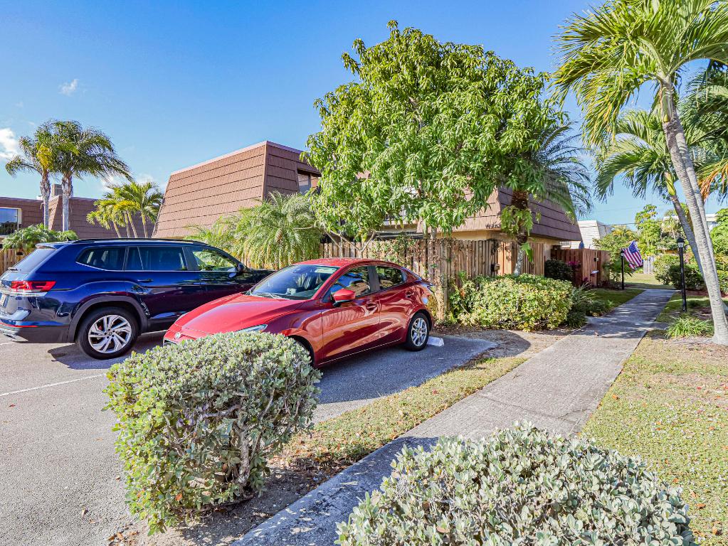 TROPIC GROVES VILLAS J - Residential