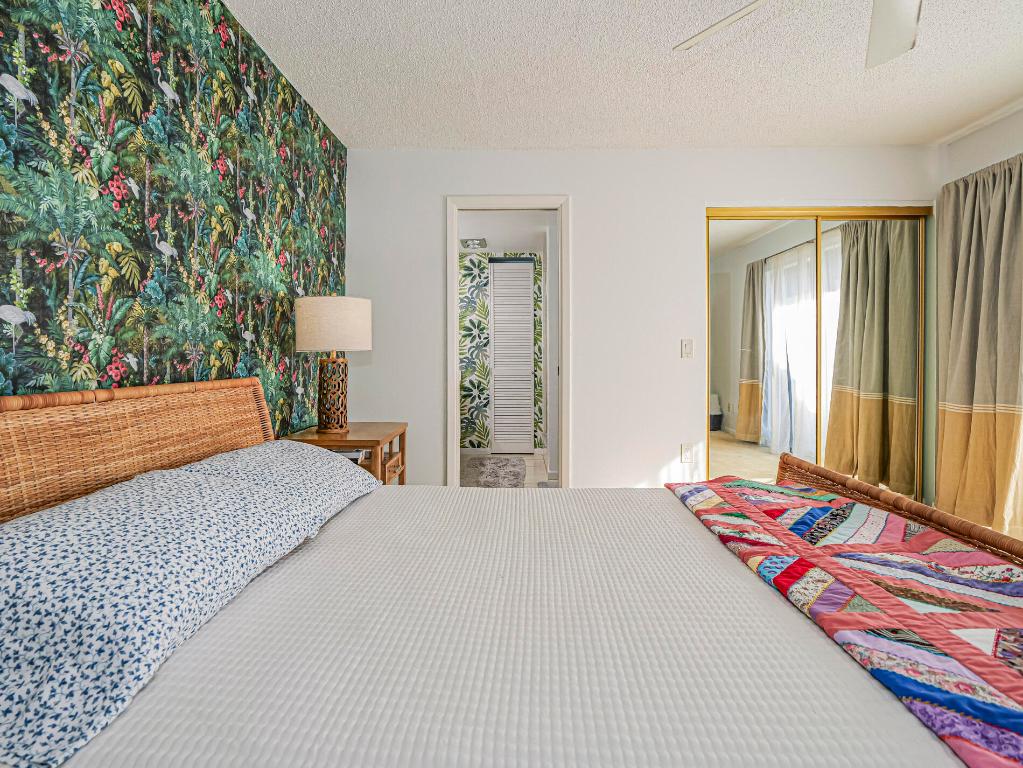 TROPIC GROVES VILLAS J - Residential