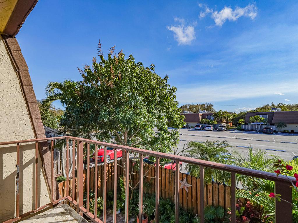 TROPIC GROVES VILLAS J - Residential