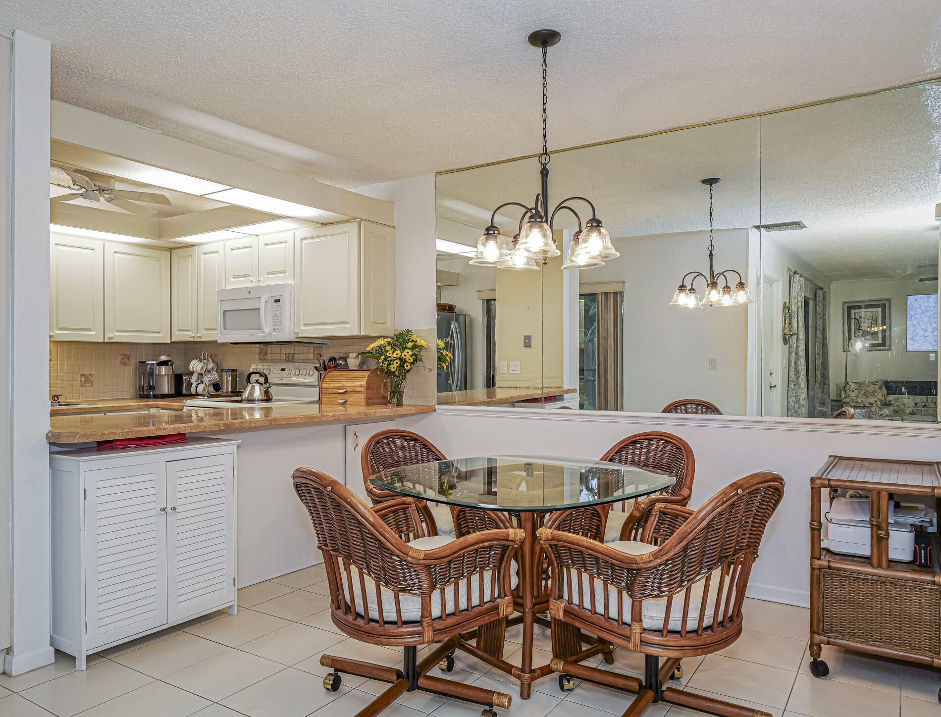 TROPIC GROVES VILLAS J - Residential