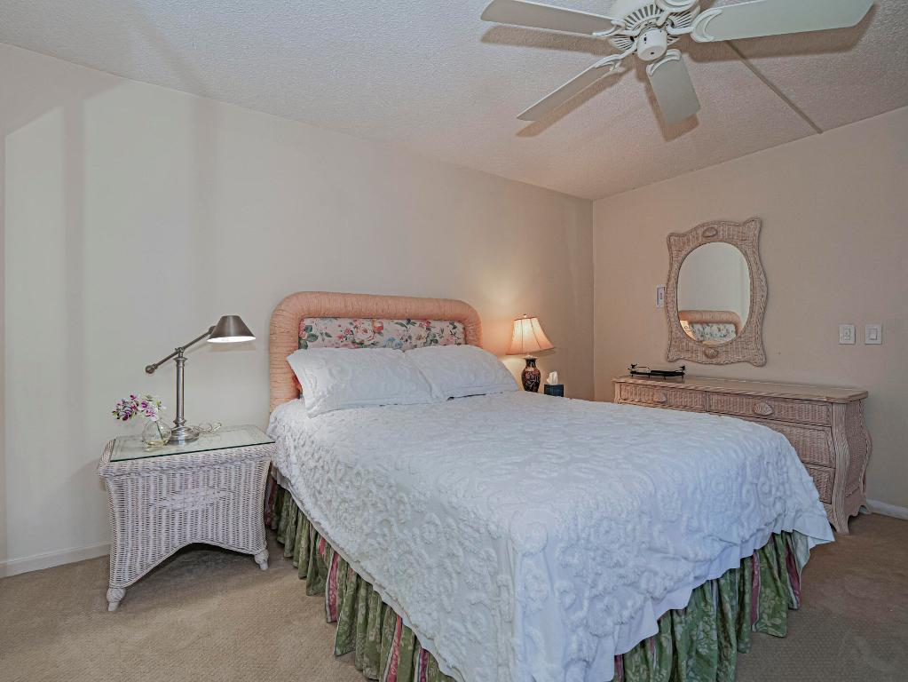 TROPIC GROVES VILLAS J - Residential