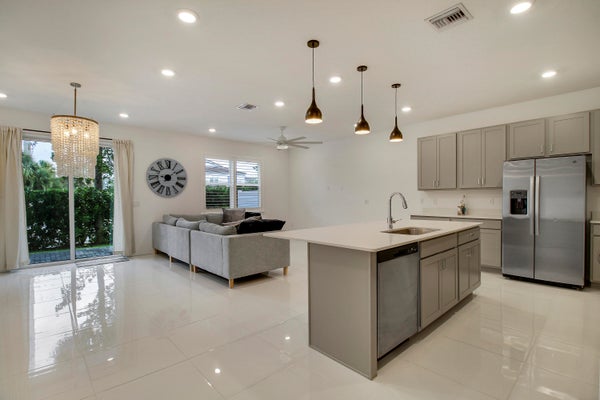 205 PRESERVE TRL S # 602, STUART, FL 34994 - Image 8b5078f8d3c764d6f488b2cc02ff2bbf/3027820193