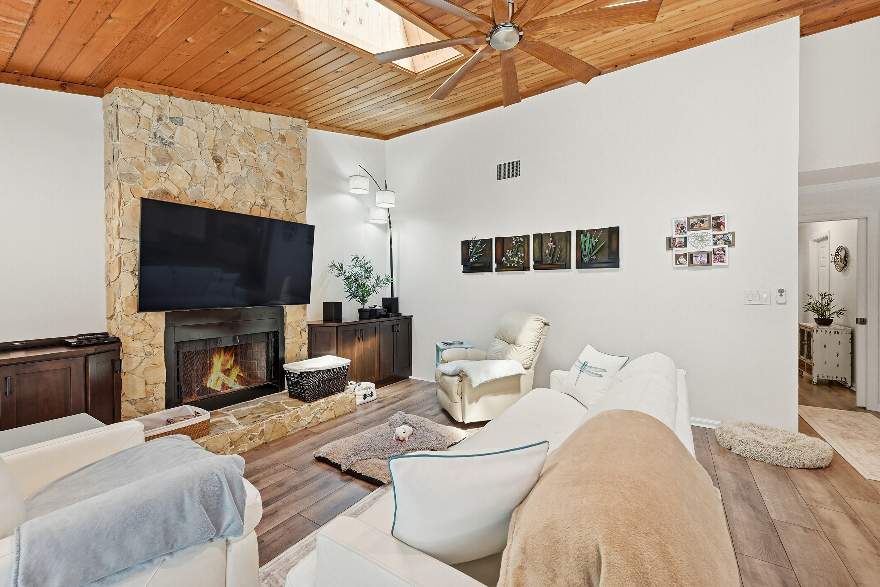 PINE RIDGE - Residential