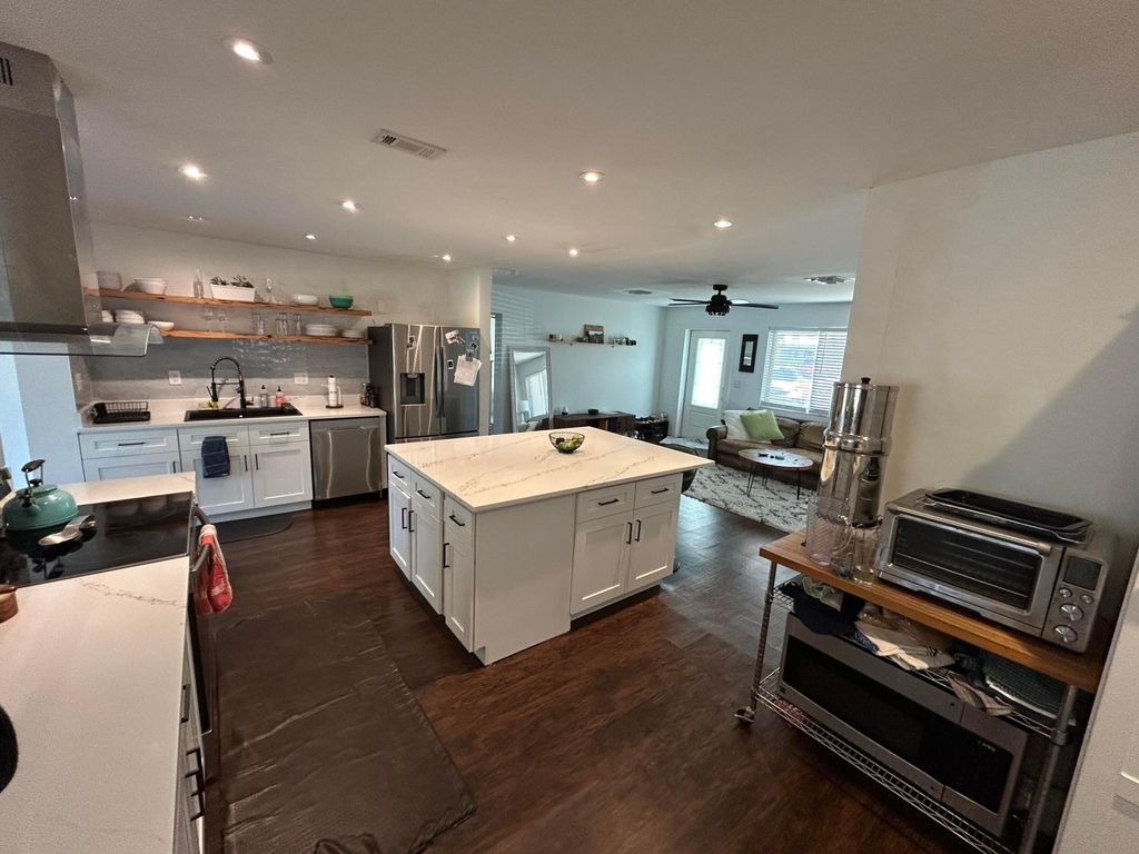 Photo of 465 SW 3rd Avenue, Boynton Beach, FL 33435 (MLS # R10984889)