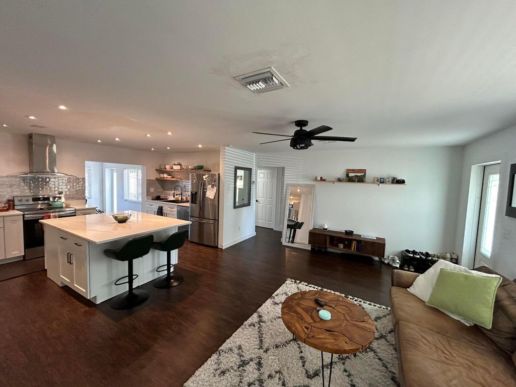 Photo of 465 SW 3rd Avenue, Boynton Beach, FL 33435 (MLS # R10984889)